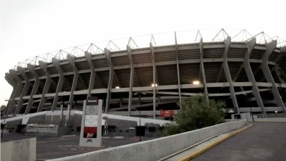 Mega Mural de Graffiti en el Estadio Azteca