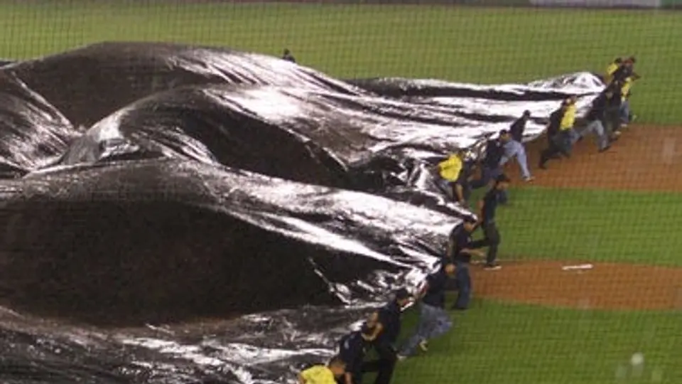 Posponen el primer juego de la Serie del Rey por lluvia