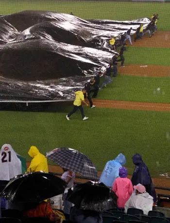 Posponen el primer juego de la Serie del Rey por lluvia