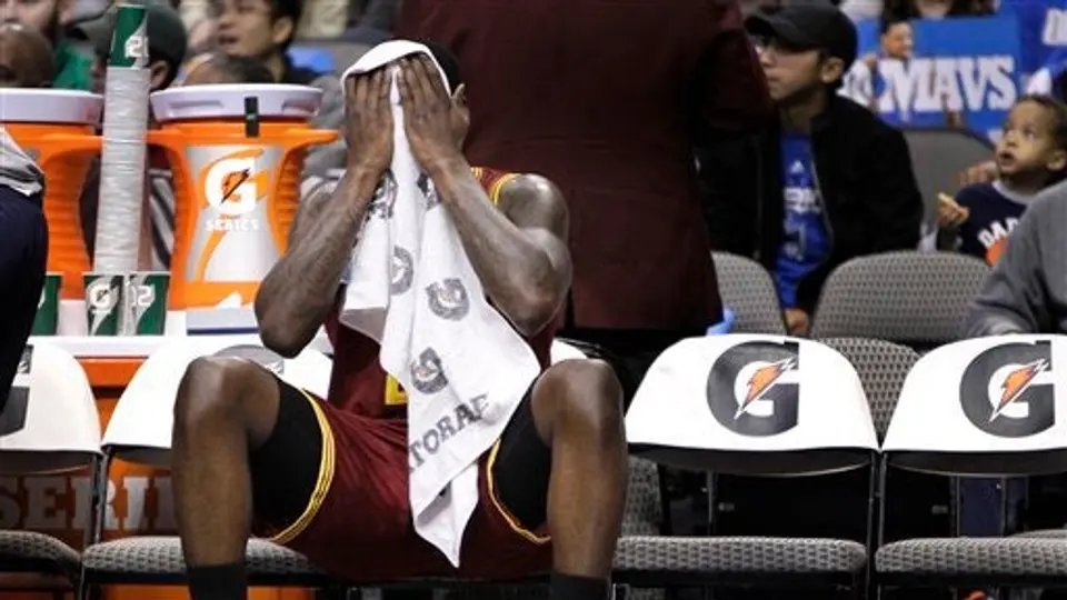 Cleveland cae 99-96 ante Dallas y suma su 25ta derrota consecutiva