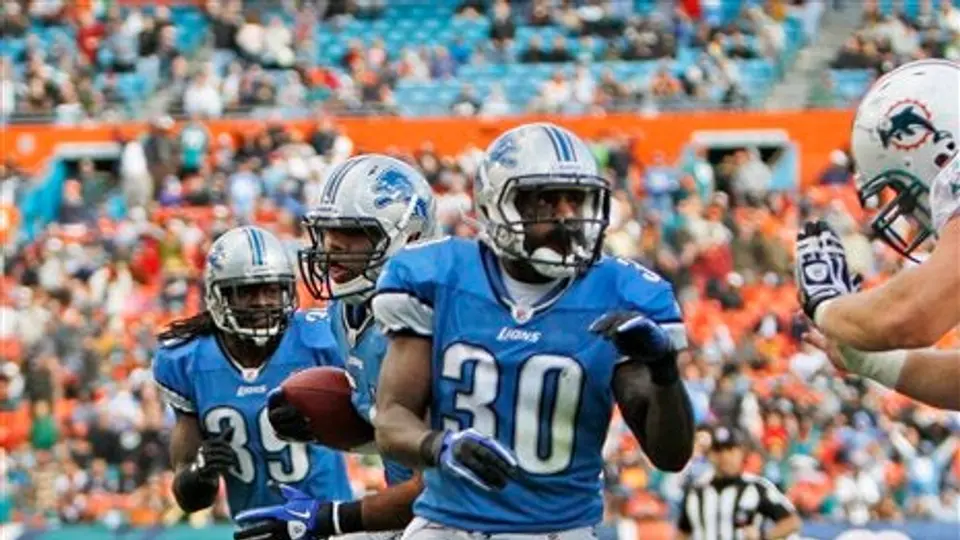 Detroit remonta y vence 34-27 a Delfines