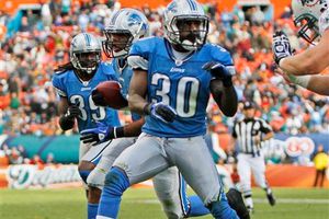 Detroit remonta y vence 34-27 a Delfines