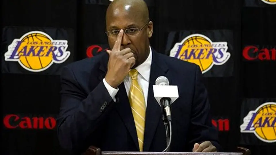 Mike Brown asume como entrenador de Lakers