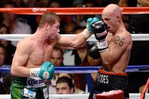 El Canelo es una súper estrella, dice Rhodes