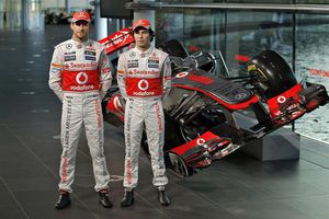 Checo Pérez y Button presentan el nuevo McLaren MP4-28