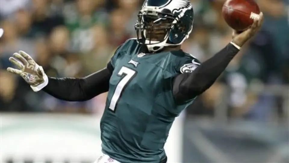 Michael Vick renueva por año más con Filadelfia
