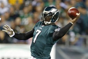 Michael Vick renueva por año más con Filadelfia