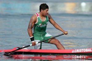 Everardo Cristóbal obtiene oro en Canotaje para México