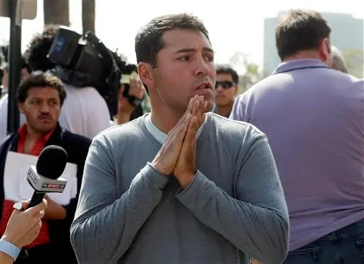 Óscar de la Hoya ofrece 1.5 mdd a quien devuelva su cartera