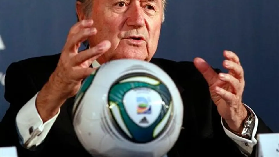 FIFA recurriría a la tecnología, pero de forma limitada: Blatter