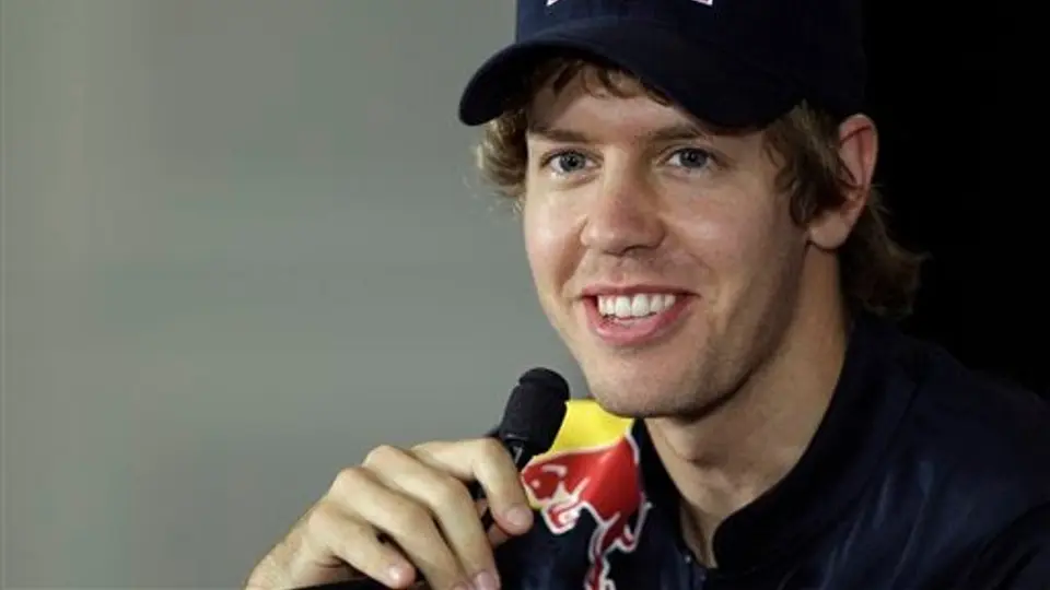 Vettel aún no decide si ayudará a Webber o peleará por el título