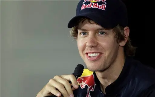 Vettel aún no decide si ayudará a Webber o peleará por el título