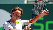 Federer liquida a Stepanek, Juan Mónaco lo espera