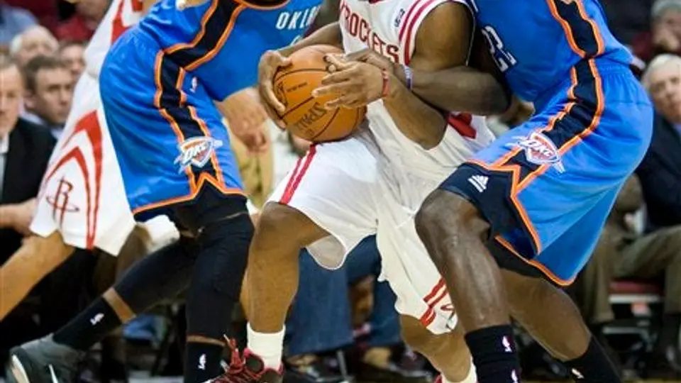 Martin hunde al Thunder; Houston vence 99-98 a Oklahoma City