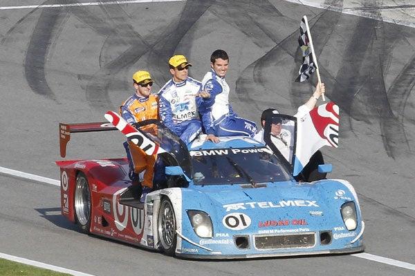 Junto con Pruett, Dixon, Montoya y Kimball, se llevó su tercera victoria en las 24 horas | FOTO: AP