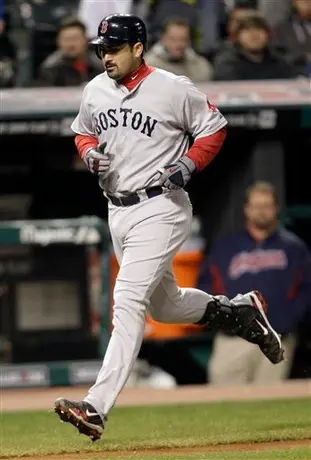 Adrián González pega su primer home run