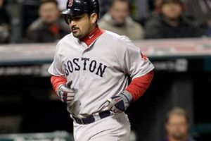 Adrián González pega su primer home run