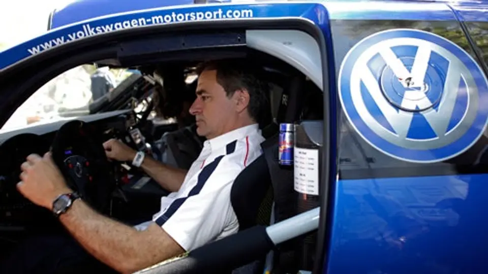 Carlos Sainz gana cuarta etapa del Rally Dakar
