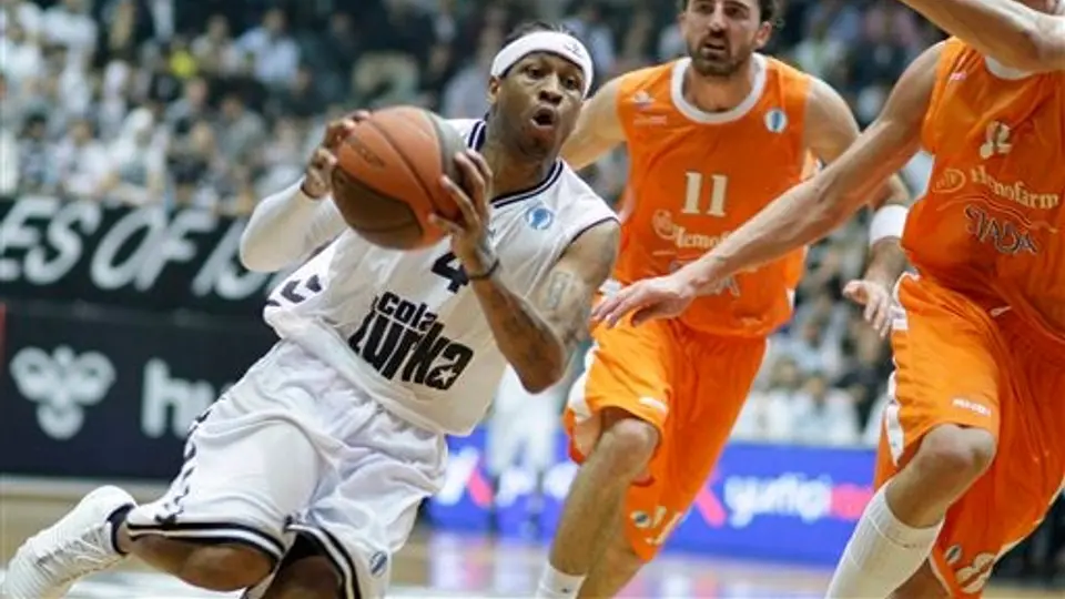 Iverson debuta con derrota en la Liga Turca