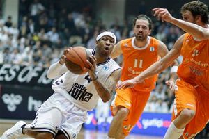 Iverson debuta con derrota en la Liga Turca