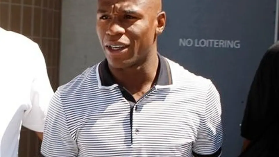 Juez dicta orden de aprehensión a Mayweather Jr