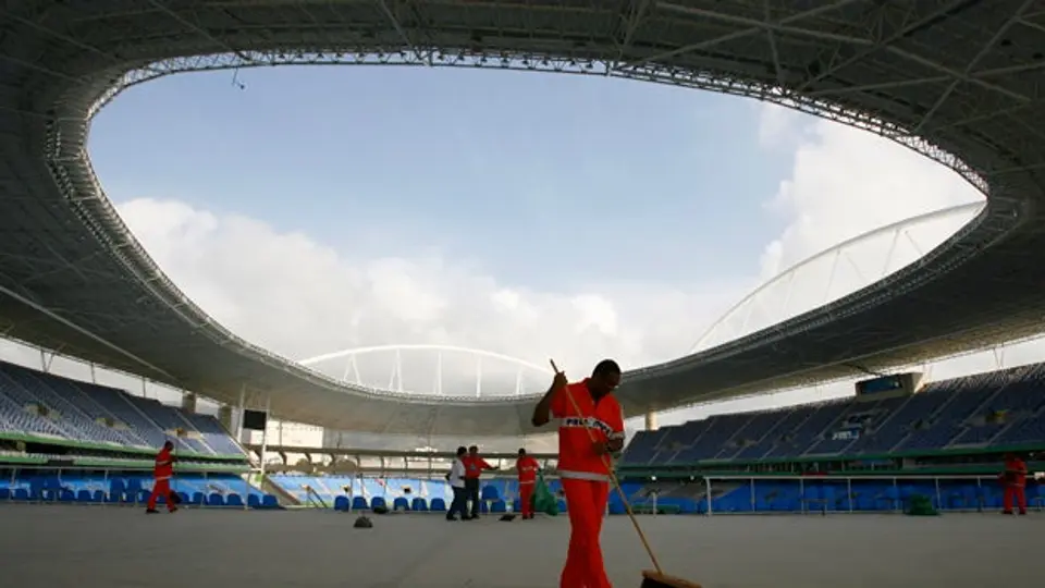 Cierran Estadio Olímpico por problemas con el techo