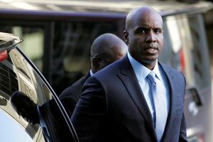 Bonds aceptó tomar esteroides, afirma su ex amante