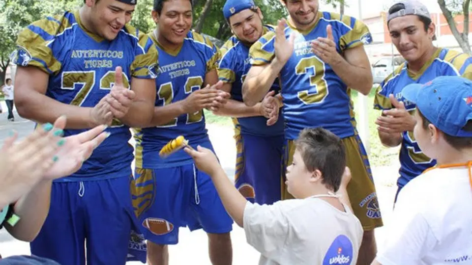 Roberto Vega ve al Tri de futbol americano con el bronce