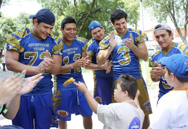 Roberto Vega ve al Tri de futbol americano con el bronce