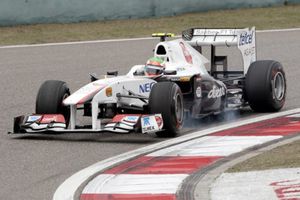 Checo Pérez concluye 16 en el segundo ensayo