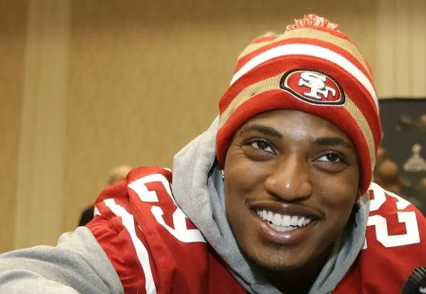 Jugador de los 49ers hace declaraciones homofóbicas