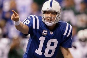 Manning sigue en el roster activo de los Colts