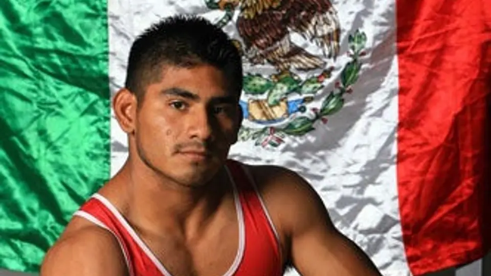 Lino Montes se cuelga el bronce en halterofilia 56 kg
