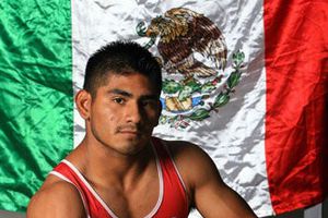 Lino Montes se cuelga el bronce en halterofilia 56 kg