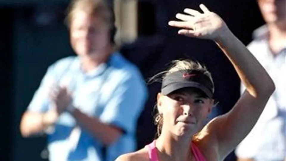 Sharapova debuta con triunfo ante Brianti en Auckland