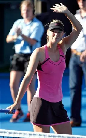 Sharapova debuta con triunfo ante Brianti en Auckland