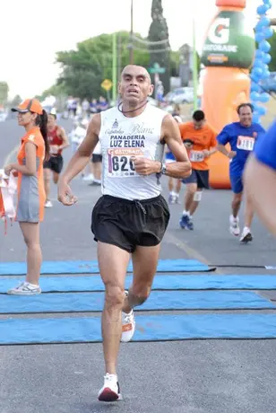 Rogelio Salinas se lleva el 15K Contry