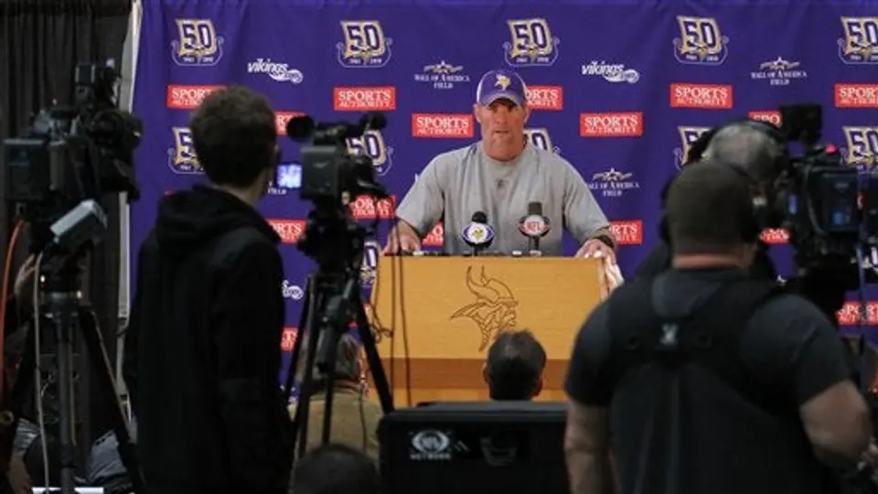 Favre regresa a las prácticas; aún en duda para enfrentar a 'Pats'
