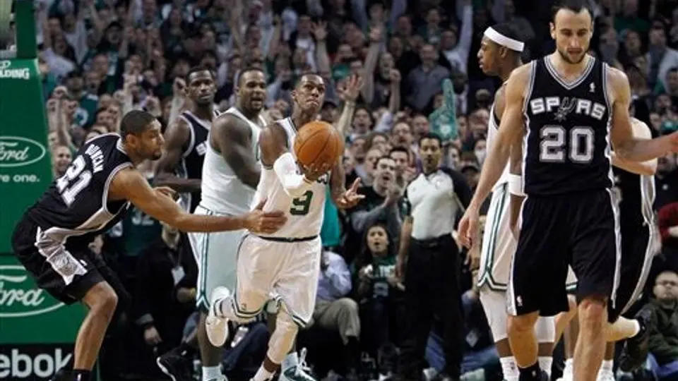 Celtics derrota 105-103 a los Spurs