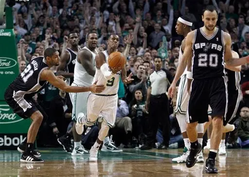 Celtics derrota 105-103 a los Spurs