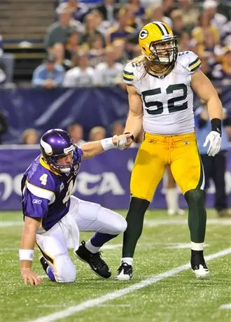 Rodgers vence a Favre; Green Bay aplasta 31-3 a Vikingos