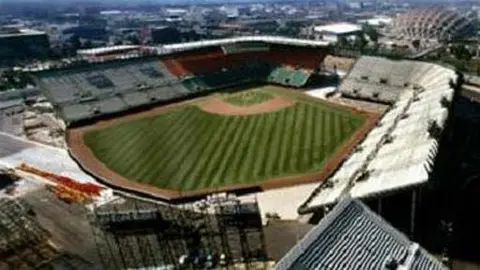 Ordenan clausura del Foro Sol y Autódromo Hermanos Rodríguez