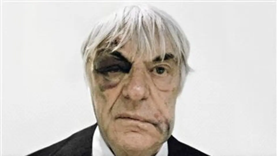 Ecclestone aparece con rostro golpeado en publicidad de reloj