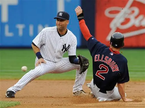 Boston suma otra derrota frente al acérrimo rival