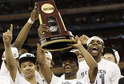 UConn gana título nacional universitario al vencer a Butler