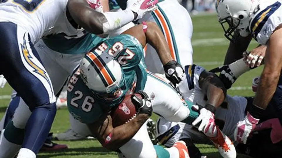 San Diego dobla 26-16 a Miami y los hunde más