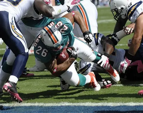 San Diego dobla 26-16 a Miami y los hunde más