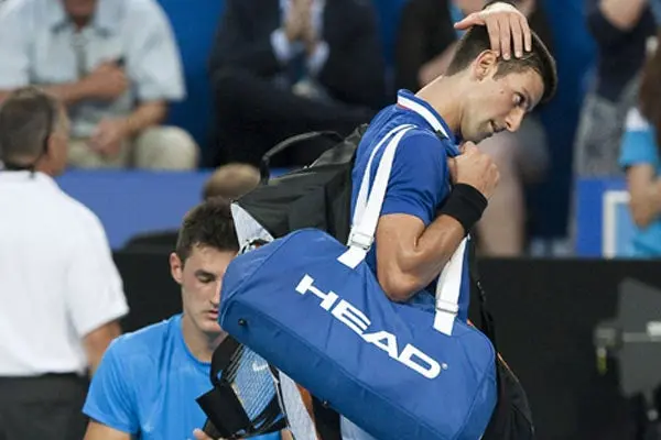 Djokovic cae en dobles en Dubai