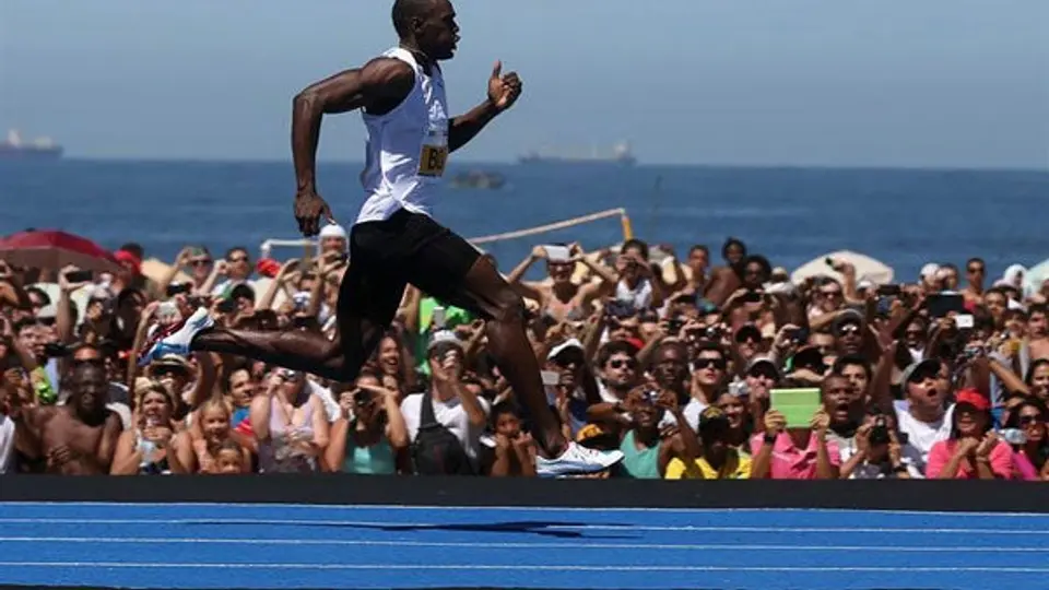 Usain Bolt se lleva prueba en Copacabana