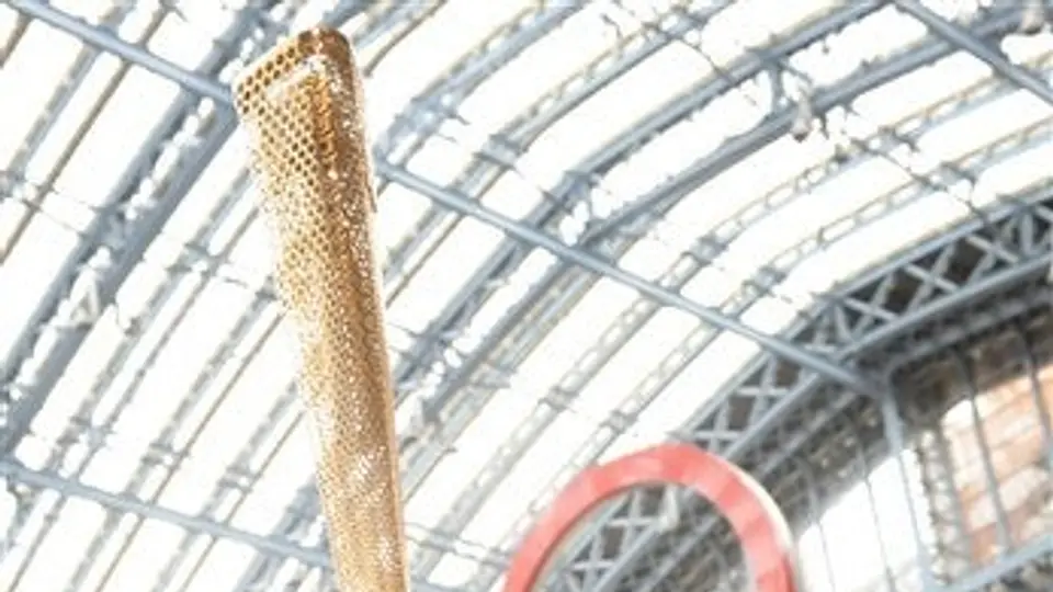 Presentan antorcha olímpica de los JO de Londres 2012